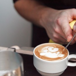 pokazy baristów latte art na targi